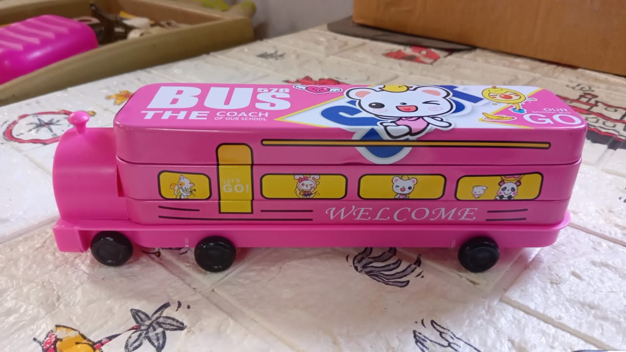 Bus-shaped pencil case with movable wheels, double decker. Bus-shaped pencil case with movable wheels, double decker.